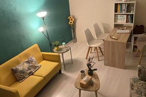 Locale fronte strada