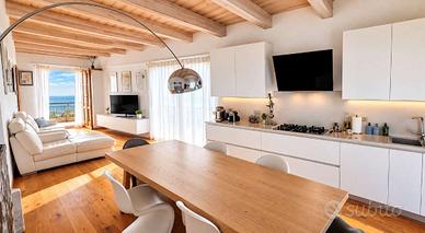 SPLENDIDO ATTICO con TERRAZZO VISTA MARE