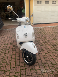 Vespa 300 gts