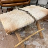 Poggiapiedi in legno e pelle