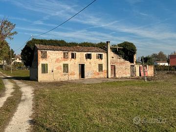 Casa rurale da ristrutturare e terreno