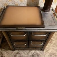 Stufa a legna SPLENDID con forno e tubi come nuova
