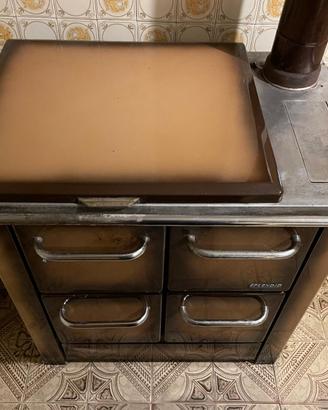 Stufa a legna SPLENDID con forno e tubi come nuova