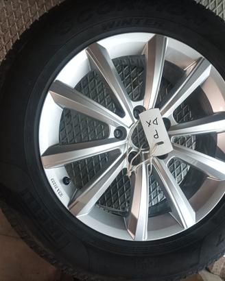 Quattro gomme da neve 215/65/r17 Pirelli + cerchi