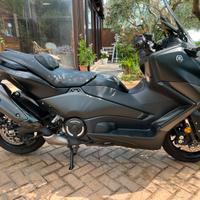 Yamaha T-max 560