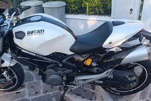 Ducati Monster 696 plus 