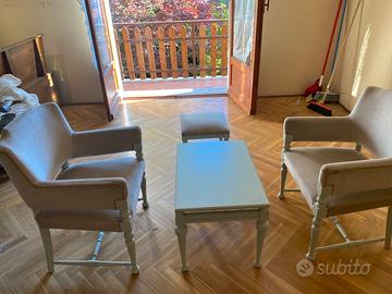 Set tavolino e sedie da soggiorno
