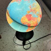 Mappamondo illuminato diametro 30 cm e h 43cm