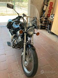 Moto Yamaha XV Virago 535