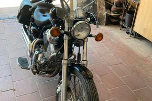 Moto Yamaha XV Virago 535