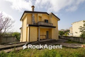 Villa di 180 m² con 4 locali e box auto a Simeri C