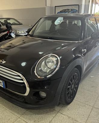 Mini Cooper D Businiss XL 1.5 dci 5 porte Navi.
