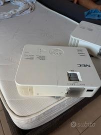 Proiettore NEC V332W