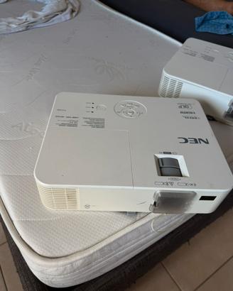 Proiettore NEC V332W