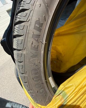 Pneumatici INVERNALI 215/45/18
