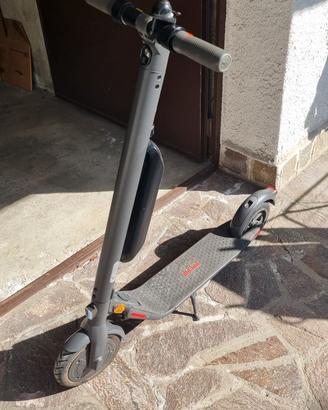 monopattino elettrico ninebot 
