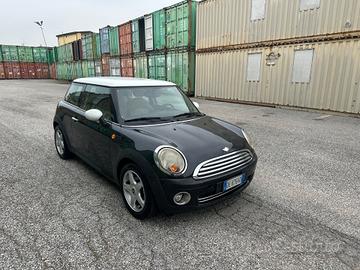Mini 1.6 16V Cooper PELLE