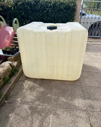 CISTERNA 1000 L.