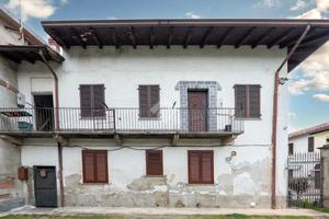 CASA DI CORTE A VERANO BRIANZA