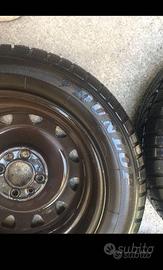 4 pneumatici DUNLOP 165/65 R14 invernali + cerchi