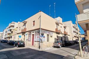Ampio 4 vani semi indipendente