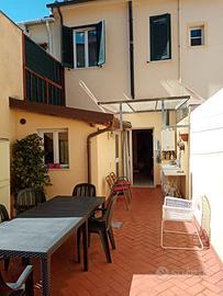 Viareggina pochi passi dal mare