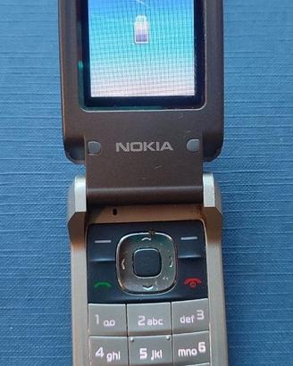 Nokia 2760 con scatola e caricabatterie
