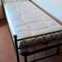 Letto completo a una piazza con materasso Memory