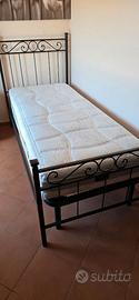 Letto completo a una piazza con materasso Memory