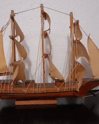 veliero in legno