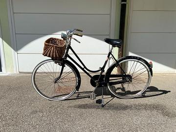 Bicicletta Bianchi vintage con freni a bacchetta