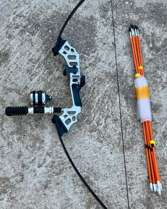 Arco pesca con mulinello e 6 frecce + balestra