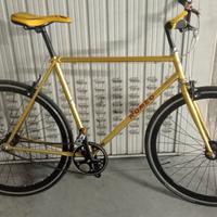 Bicicletta scatto fisso