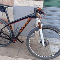 bicicletta MTB in carbonio 29 