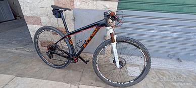 bicicletta MTB in carbonio 29 