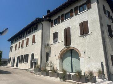 3 LOCALI A PESCHIERA DEL GARDA