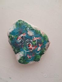 fermacarte in pietra dipinto a mano