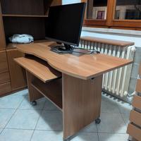 scrivania PC con rotelle