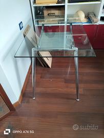 tavolo cristallo e acciaio stile industrial