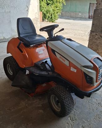 trattorino rasaerba STIHL RT
