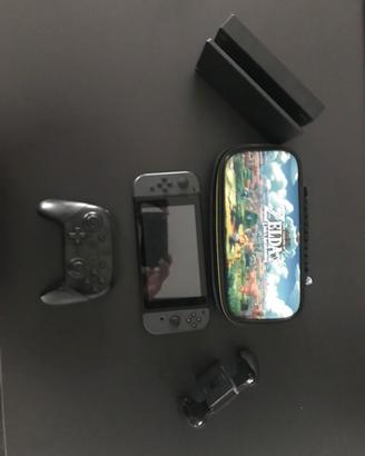 Nintendo Switch con Pro Controller e custodia