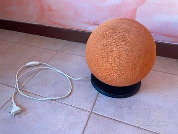 Lampada con palla rossa