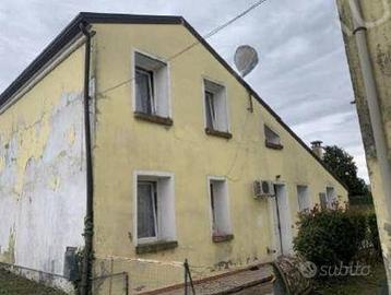Immobile in asta di 111 m² con 3 locali e box auto