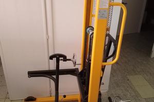 CARRELLO ELEVATORE GIRAFUSTI MANUALE