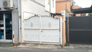 cancello a due ante in ferro