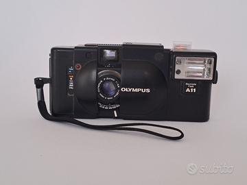 Fotocamera Olympus XA + flash A11 funzionante
