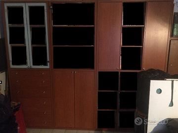 Combinato di librerie armadio con vetrina