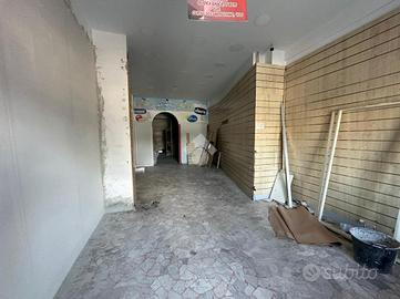 NEGOZIO A NAPOLI