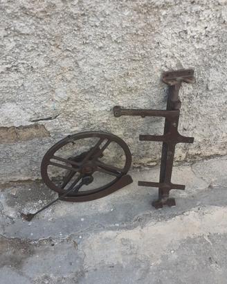 Meccanismo per macchina cucire