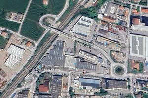 Lavis, capannone con cortile pertinenziale